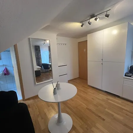 Einzelzimmer Mit Privatem Bad Nähe Ulmer Donautal - Ideal Für Geschäftsreisen Apartamento *